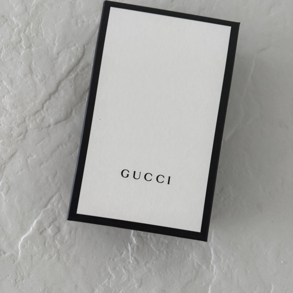 Authentic GUCCI Interlocking GG Calfskin Leather Chain Crossbody wallet inside - Picture 16 of 16